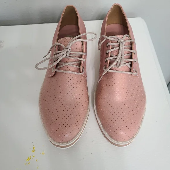 Pink Oxfords size 8 - Picture 3 of 8